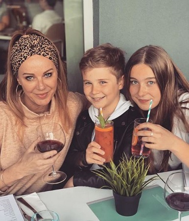 Diesel La Torraca Wiki, Height, Age, Family, Movies, Biography & More 8 Diesel La Torraca with his mother Jo Hunt and sister Dallas Marie La Torraca