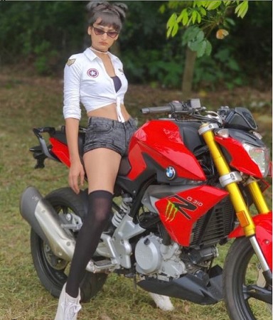 Dimpal Bhal Wiki, Height, Age, Boyfriend, Family, Caste, Biography & More 30 Dimpal Bhal bike love