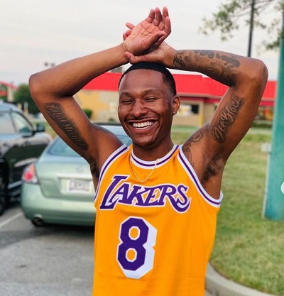 Duke Dennis is a big fan of Lakers team