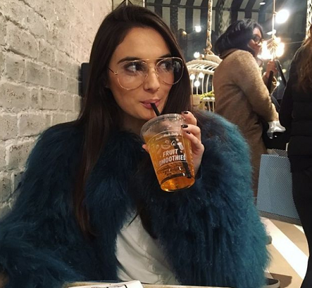 Paige DeSorbo: Age, Height, Boyfriend, Net worth, Family, Biography & More 15 Enjoying Fruit drinks Paige DeSorbo