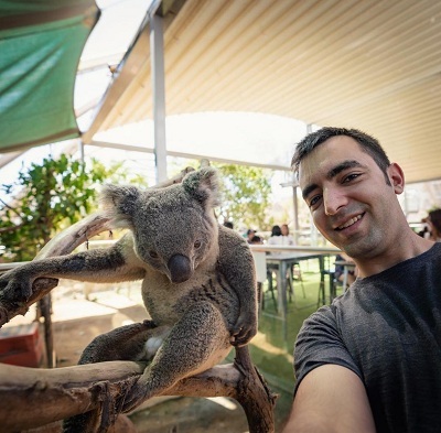 Eric Rosen snaps a selfie with a Koala