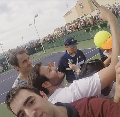 Eric Rosen takes a selfie with his favorite tennis player Roger Federer