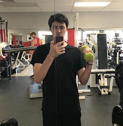 Gianni DeCenzo Wiki, Height, Age, Girlfriend, Net worth, Biography & More 14 Gianni DeCenzo at gym