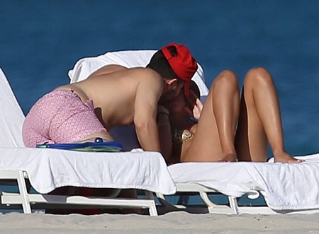 Gil Ofer spotted kissing model Sofia Richie