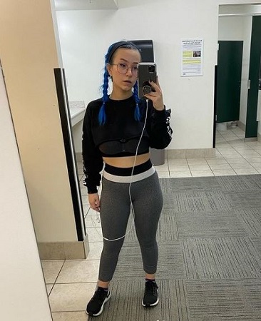 Goth Egg (Tiktok Star) Wiki, Age, Height, Boyfriend, Net worth, Biography & More 4 Goth Egg height