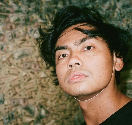 Guava Juice Height, Weight, Age, Girlfriend, Biography, Family & Wiki 2 Guava Juice aka Roi Fabito was born in Philippines.