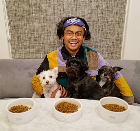 Guava Juice Height, Weight, Age, Girlfriend, Biography, Family & Wiki 13 Guava Juice with his furry, little best friends.