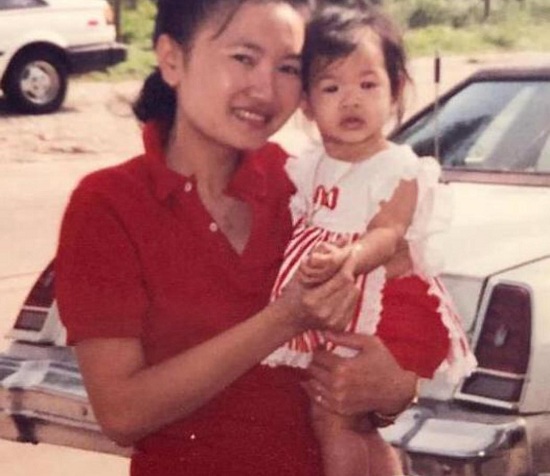 JOJO BABiE: Age, Height, Husband, Net worth, Biography, Family & More 7 JOJO BABiE clicked with her mom in her childhood