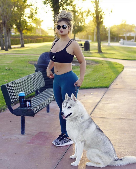 JOJO BABiE: Age, Height, Husband, Net worth, Biography, Family & More 14 JOJO BABiE with her Dog