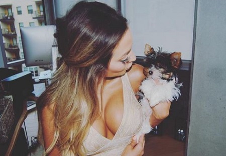Juliana Carlos Wiki, Height, Age, Husband, Net worth, Biography & More 20 Juliana Carlos with her pet dog