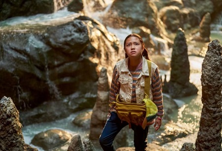 Kea Peahu as Pili in the series Finding 'Ohana