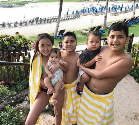 Kea Peahu with her cousins