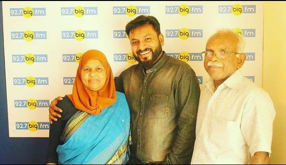 Kidilam Firoz (RJ) Wiki, Age, Wife, Caste, Family, Net worth, Biography & More 6 Kidilam Firoz with his parents
