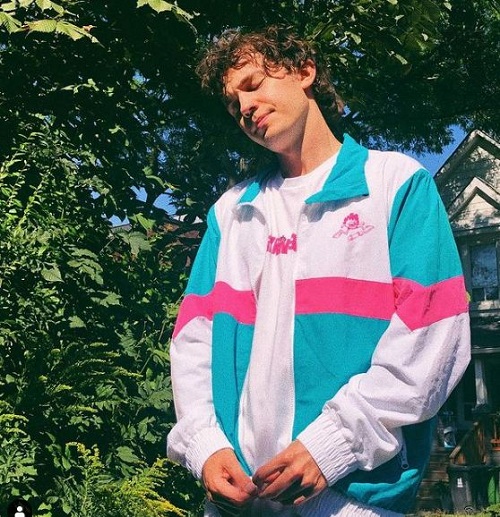 Kurtis Conner Height, Weight, Age, Girlfriend, Net worth, Biography & More 18 Kurtis Conner poses in his merch