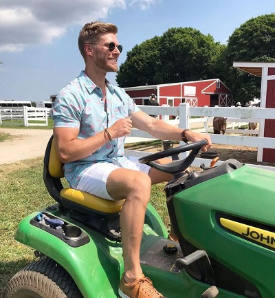 Kyle Cooke: Age, Height, Girlfriend, Net worth, Family, Biography & More 20 Kyle Cooke at farm house