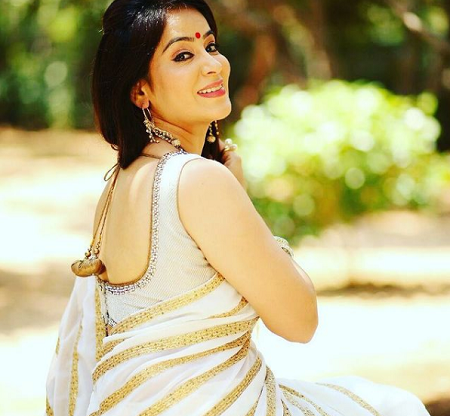 Lakshmi Vasudevan: Wiki, Age, Husband, Family, Movies, Height, Biography & More 2 Lakshmi Vasudevan Intro