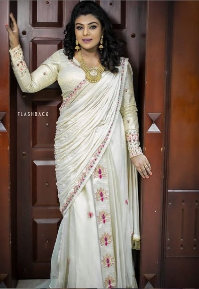 Lekshmi Jayan (Singer) Wiki, Age, Husband, Caste, Family, Biography & More 4 Lekshmi Jayan Height & Weight