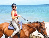 Lindsay Hubbard: Age, Height, Boyfriend, Net worth, Family, Biography & More 11 Lindsay Hubbard likes horse riding
