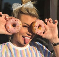 Lindsay Hubbard: Age, Height, Boyfriend, Net worth, Family, Biography & More 12 Lindsay Hubbard love donuts