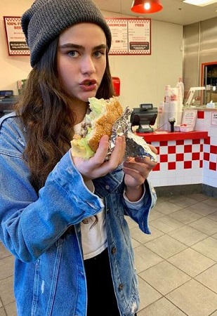 Lola Flanery Wiki, Height, Age, Boyfriend, Family, Biography & More 23 Lola Flanery favorite snack