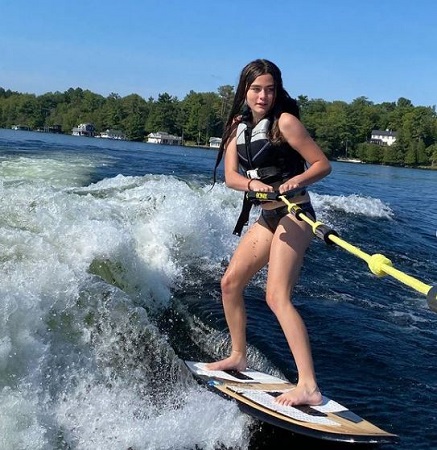 Lola Flanery Wiki, Height, Age, Boyfriend, Family, Biography & More 25 Lola Flanery loves surfing