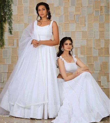 Manasa Varanasi: Wiki, Age, Height, Boyfriend, Family, Net worth, Biography & More 8 Manasa Varanasi with her model friend
