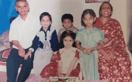 Manasa Varanasi: Wiki, Age, Height, Boyfriend, Family, Net worth, Biography & More 12 Manasa Varanasi's old picture with her family