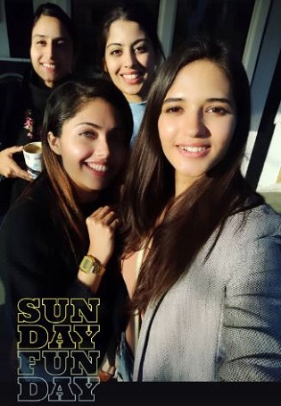 Manika Sheokand: Wiki, Height, Age, Boyfriend, Caste, Family, Biography & More 10 Manika Sheokand enjoying with her friends