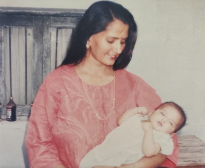 Manika Sheokand: Wiki, Height, Age, Boyfriend, Caste, Family, Biography & More 4 Manika Sheokand_s childhood picture with her mother Mamta Sheokand