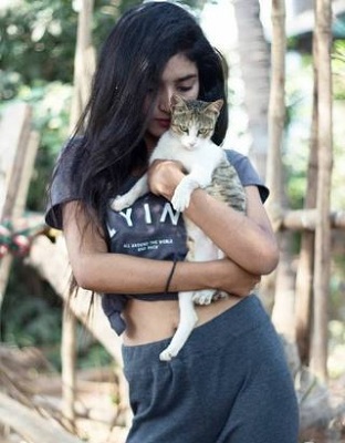 Manya Singh (Miss India) Age, Height, Boyfriend, Caste, Family, Biography & More 21 Manya Singh is an animal lover