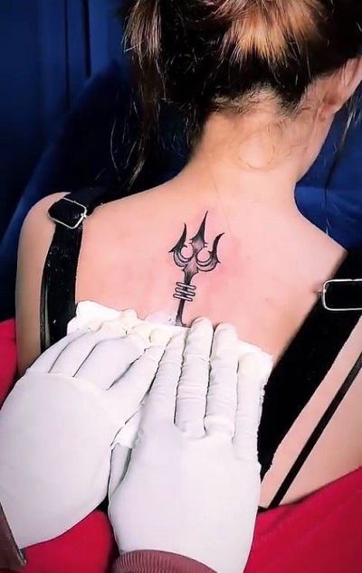 Nisha Bhatt Wiki, Height, Age, Boyfriend, Family, Biography & More 22 Nisha Bhatt Tattoo