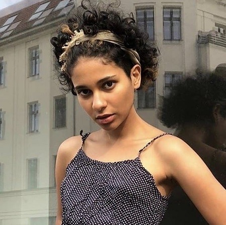 Safinaz Sattar Height, Weight, Age, Boyfriend, Biography, Family & Wiki 6 Not much is known about Safinaz Sattar's family.