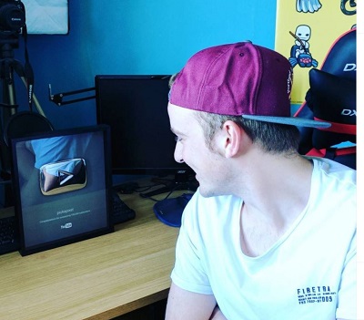 Pickapixel Age, Height, Girlfriend, Net worth, Family, Biography & More 14 Pickapixel with his Silver play button