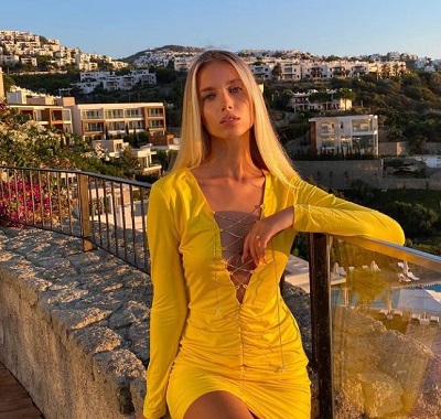 Polina Malinovskaya Wiki, Height, Age, Boyfriend, Family, Biography & More 9 Polina Malinovskaya at Mugla