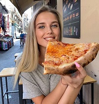 Polina Malinovskaya Wiki, Height, Age, Boyfriend, Family, Biography & More 16 Polina Malinovskaya loves pizza