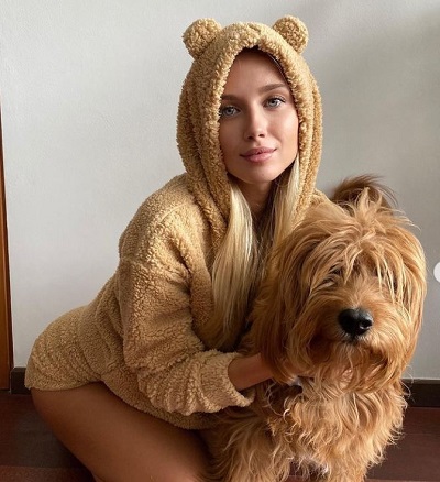 Polina Malinovskaya Wiki, Height, Age, Boyfriend, Family, Biography & More 20 Polina Malinovskaya with her pet