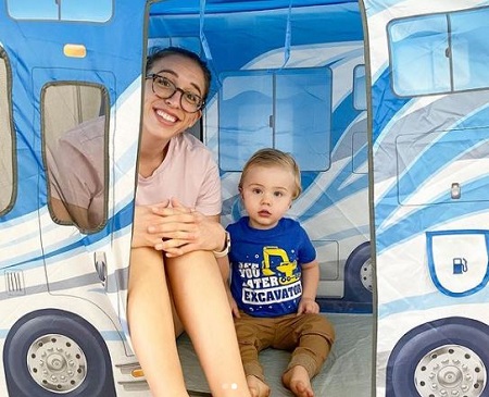 Rachel Ballinger Wiki, Height, Age, Husband, Family, Biography & More 10 Rachel Ballinger with her nephew
