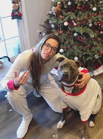 Rachel Ballinger Wiki, Height, Age, Husband, Family, Biography & More 21 Rachel Ballinger with her pet dog Blaze