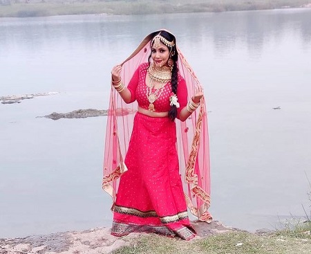 Rajsi Verma: Wiki, Age, Husband, Height, Caste, Movies, Biography & More 4 Rajsi Verma looks beautiful in this ethnic look.