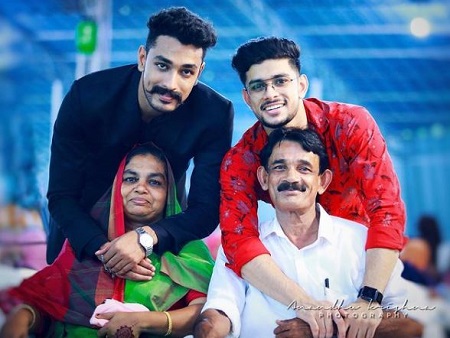 Ramzan Muhammed Wiki, Height, Age, Wife, Caste, Family, Biography & More 6 Ramzan Muhammed with his father Nazar Perumthara, mother Raseena Nazar, and brother Rasal Nas