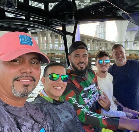 Raphy Pina Wiki, Age, Wife, Net worth, Height, Family, Biography & More 4 Raphy Pina with his friends