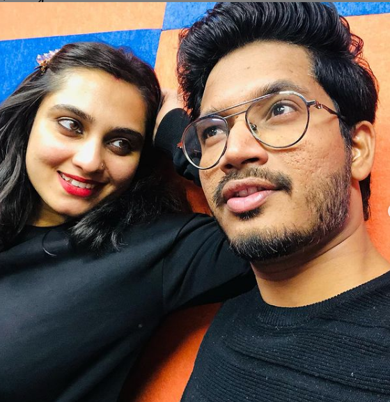 RJ Raghav: Wiki, Age, Girlfriend, Height, Caste, Family, Biography & More 8 Rj Raghav with girlfriend Ayushi Kamthan