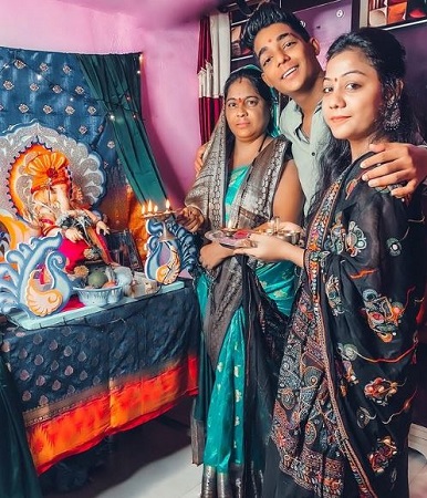 Rohit Zinjurke Wiki, Height, Age, Girlfriend, Family, Biography & More 7 Rohit Zinjurke with his mother and sister