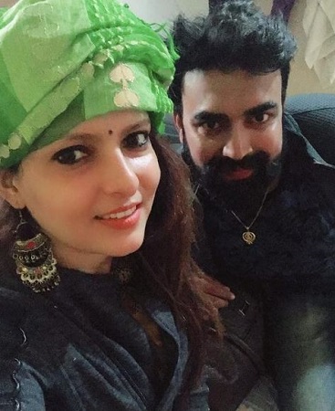 Sandeep Nahar Wiki, Age, Wife, Net worth, Caste, Family, Biography & More 14 Sandeep Nahar and his wife Kanchan Sharma