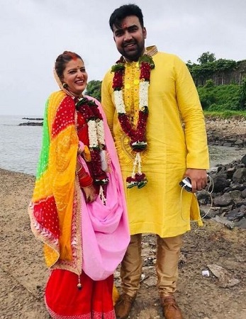 Sandeep Nahar Wiki, Age, Wife, Net worth, Caste, Family, Biography & More 13 Sandeep Nahar with his wife Kanchan Sharma