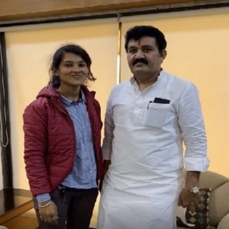 Pooja Chavan Wiki, Age, Husband, Death, Family, Biography & More 11 Sanjay Rathod with Pooja Chavan