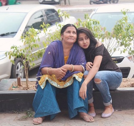 Sofia Ansari Wiki, Age, Height, Boyfriend, Net worth, Family, Biography & More 9 Sofia Ansari with her mom with whom she is very close.