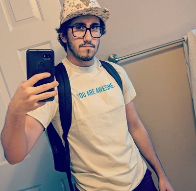 SomeThingElseYT (Adam Ortiz) Wiki, Height, Age, Girlfriend, Family, Biography & More 23 SomeThingElseyt prefers to take mirror selfie