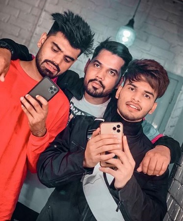 Sukh Lotey Wiki, Age, Height, Girlfriend, Family, Biography & More 6 Sukh Lotey withhis friends