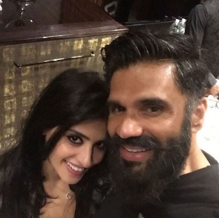 Sunaina Rekhi with Indian actor Suniel Shetty